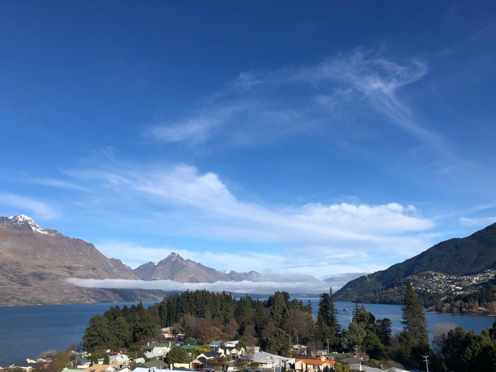 Ramada By Wyndham Queenstown Central Exterior foto